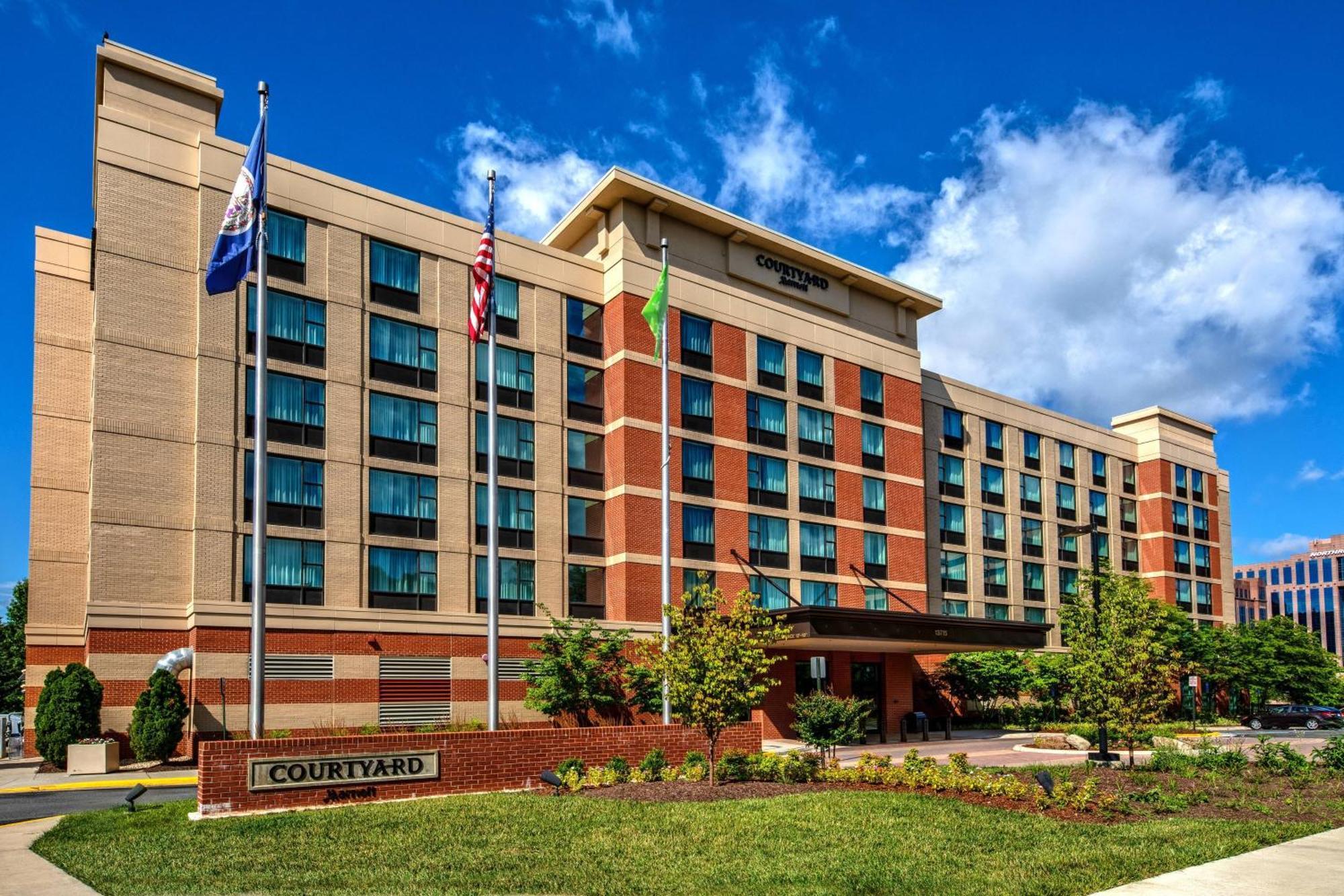 Courtyard By Marriott Dulles Airport Хърндън Екстериор снимка